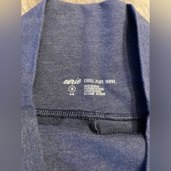 Aerie women’s medium leggings with floral cutout detail on bottoms - Picture 3 of 5